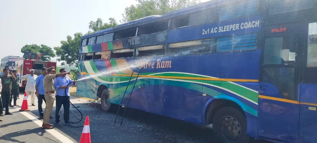 Sleeper bus running on Yamuna Expressway caught fire