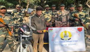 BSF apprehends smuggler, recover 495 gm heroin