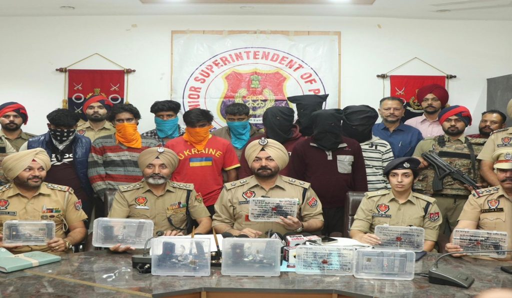 SSP Rural Harkamalpreet Singh Khak and arrested culprit in press conference