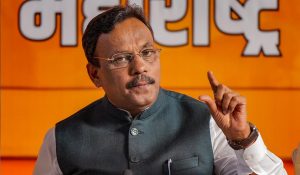 BVA workers gherao BJP’s Vinod Tawde, accuse him of distributing Rs 5 crore cash ahead of polling
