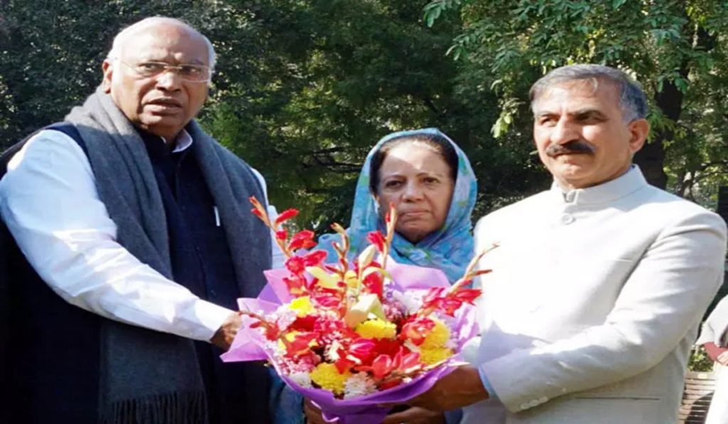 himachal cm sukhvinder-singh-sukhu-pratibha-singh-meet-congress-president-mallikarjun-kharge