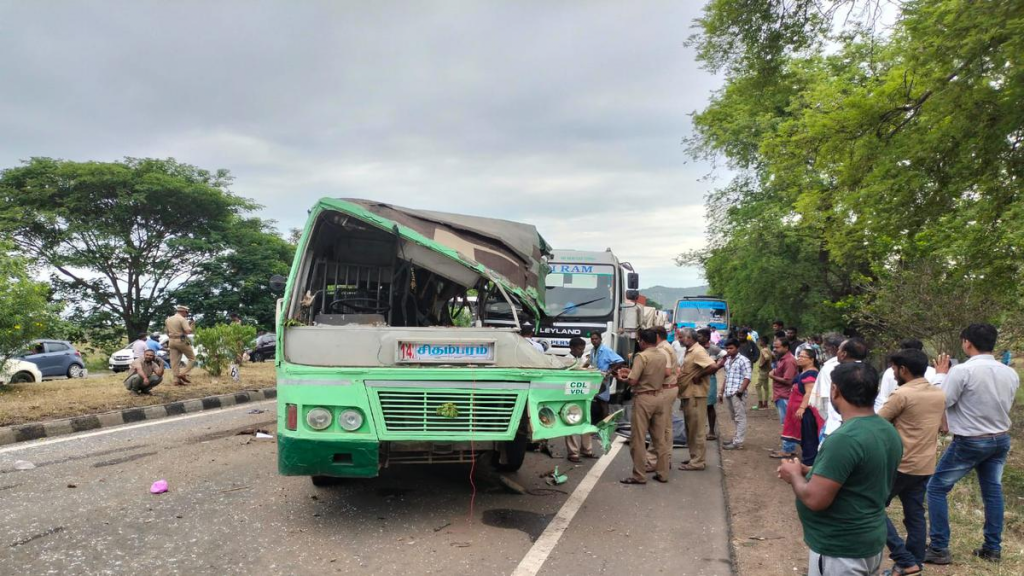 Ten injured as bus hits truck in Tamil Nadu