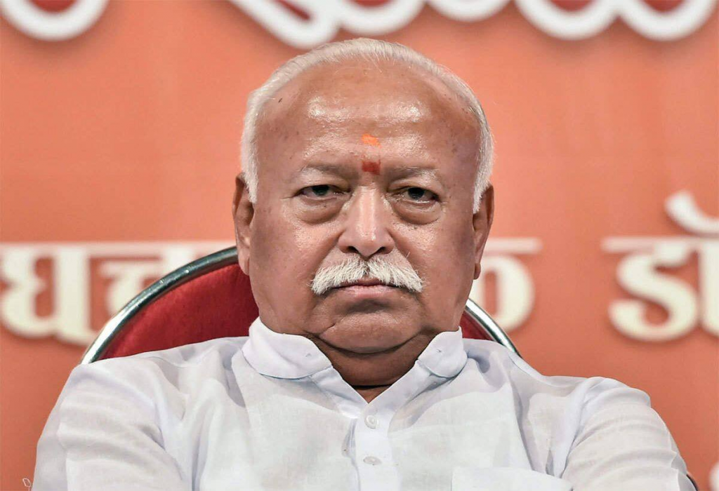 Maharashtra starts voting to pick new govt, RSS chief casts vote