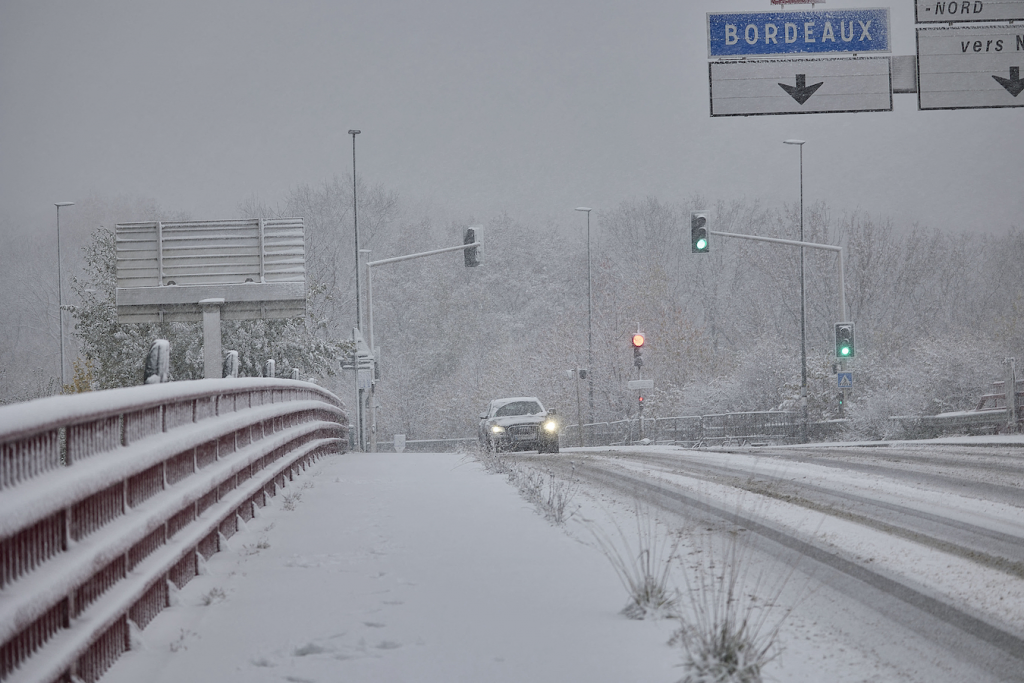 Heavy snowfall causes power outage, traffic disruptions in France