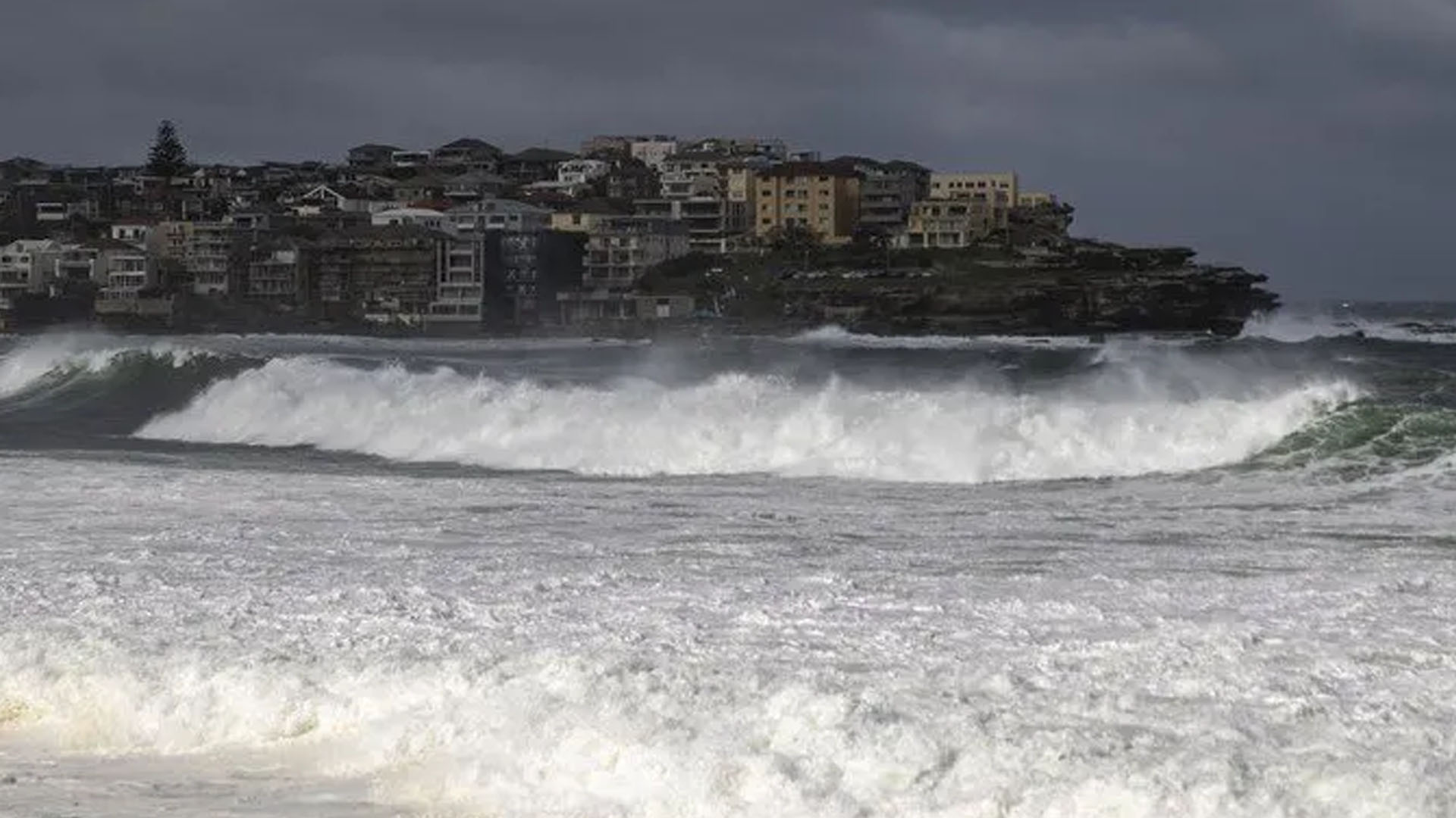 Storm hits Australia, causing property damage, flights cancellation