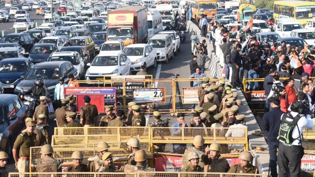 Traffic Jam at Ghazipur Border as Police Blockade Protests Delegation Visit