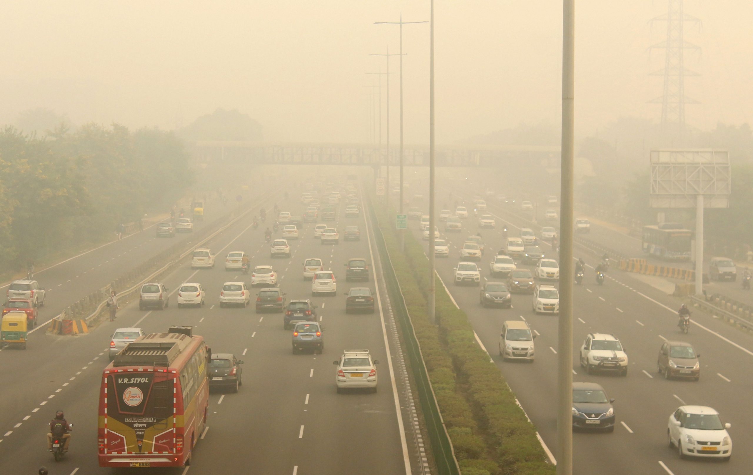 Delhi chokes as air quality stays in ‘very poor’ category for 7th day