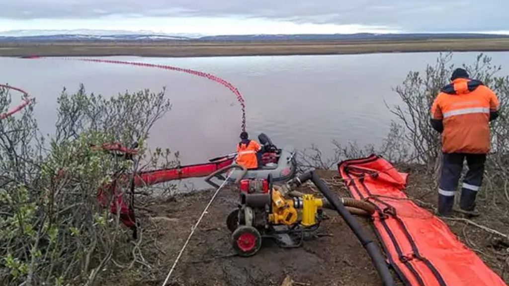 Oil spill prompts national emergency in Russia