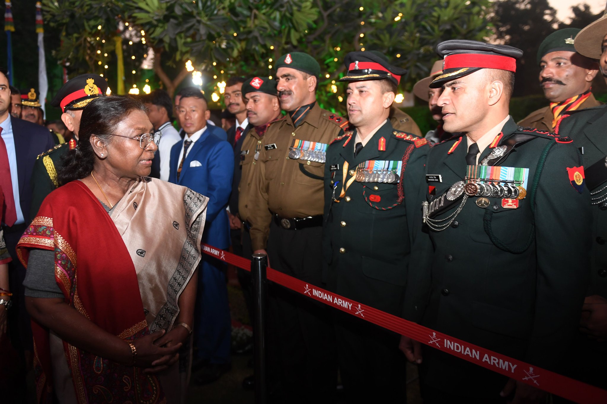 President Murmu attends ‘At-Home’ reception at Army House on eve of Vijay Diwas