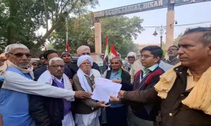Farmers’ protest ends at Hisar’s mini secretariat: submitted a memorandum to the district administration