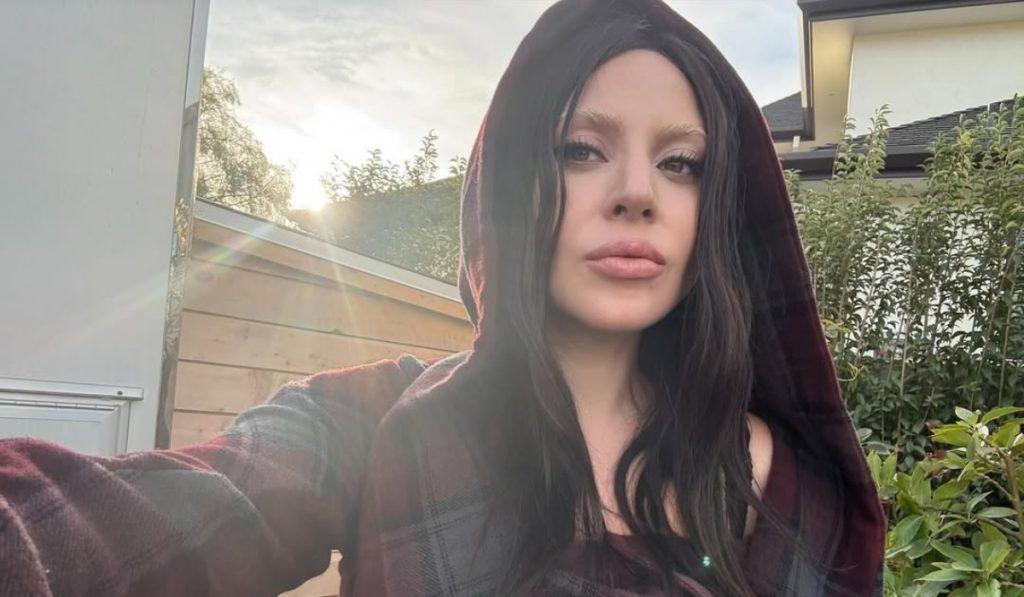 In a recent interview with the Los Angeles Times, she explained that LG7 serves as a reflection of her past struggles and choices, culminating in a message of peace and love.