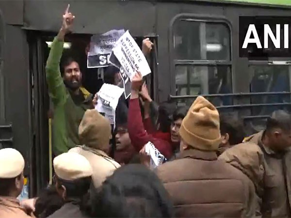 Several students detained in Delhi for protesting against use of ‘lathi-charge’ on students by police