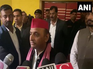 Akhilesh Yadav backs MLA Suresh Yadav for his remarks on Calling BJP a Hindu terrorist organisation