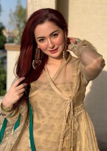 Hania Aamir’s dance moves at dholki event win hearts across borders
