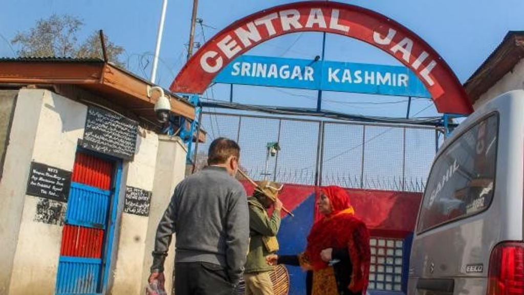 J&K Counter Intelligence raids Central Jail in Srinagar