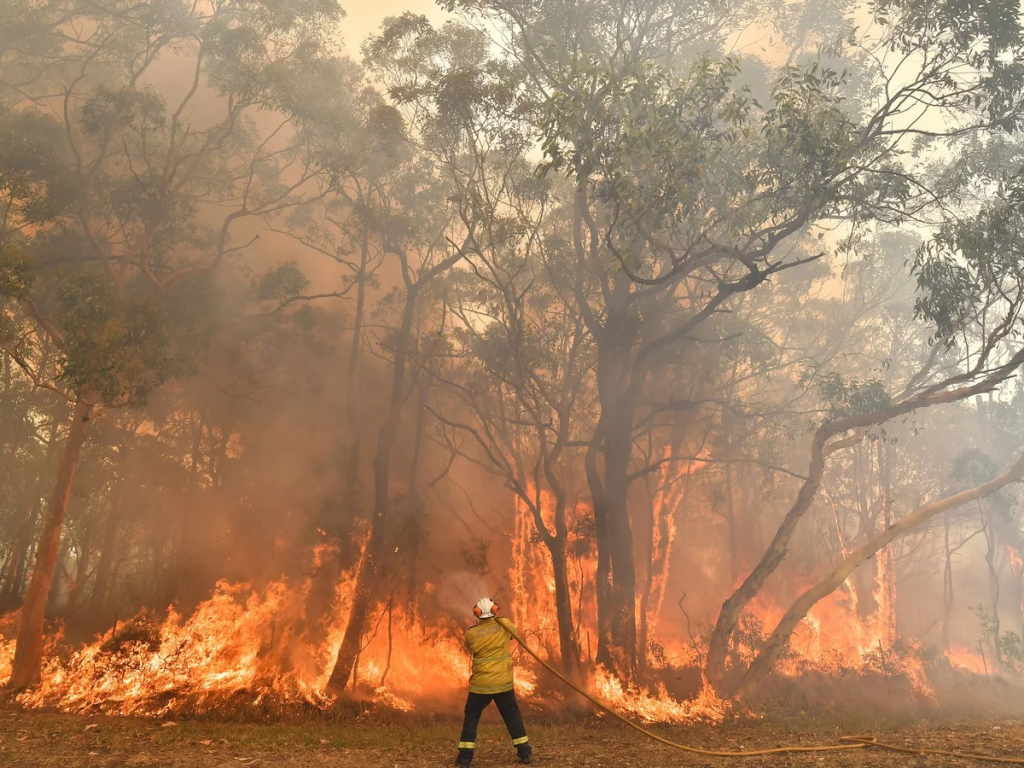 Major bushfire in Australia expected to burn for weeks