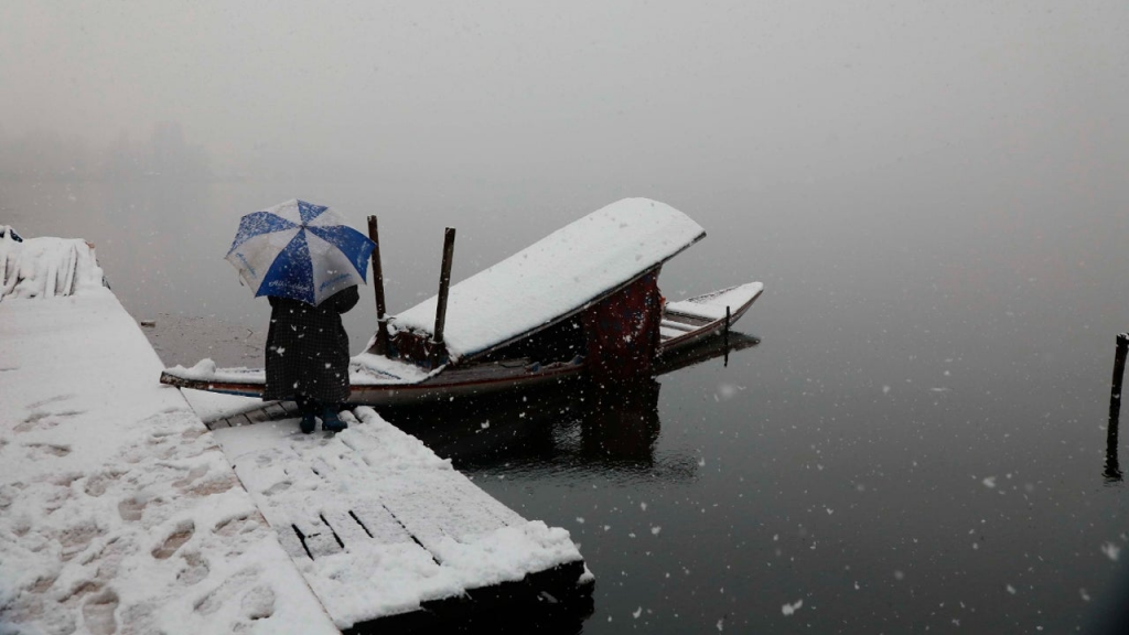 Light Rain and Snow Predicted for Jammu and Kashmir in the Coming 24 Hours Amid Severe Cold