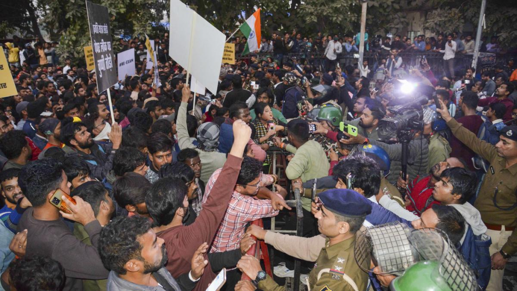 Patna Police cane charge, use water cannons to disperse BPSC protestors