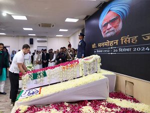 Central Govt ‘insulted’ Former PM by performing his last rites at Nigambodh Ghat: Rahul Gandhi