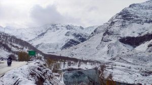 Snowfall in high altitude areas of Himachal for next 48 hours, Manali-Leh, Koksar-Losar routes closed
