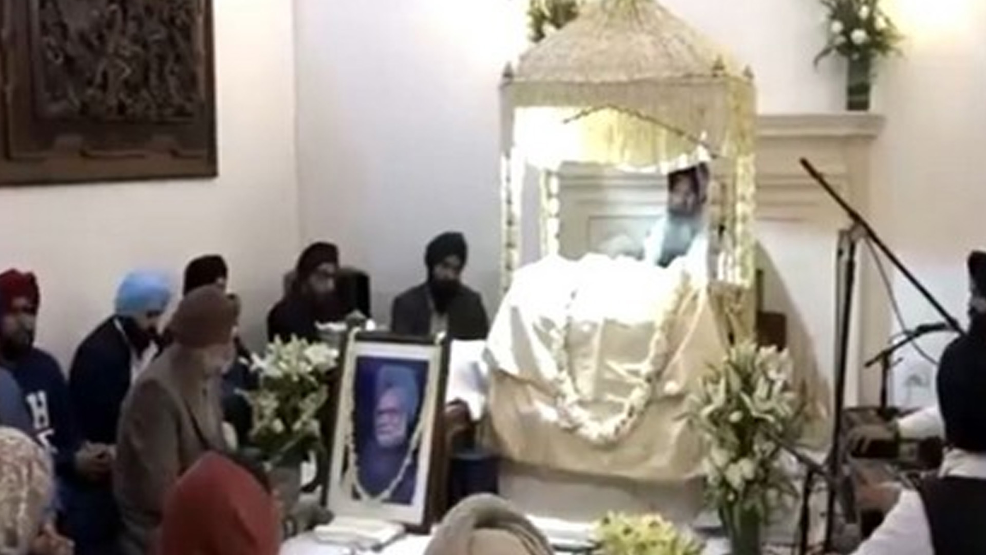 ‘Bhog’ of ‘Akhand Path’ kept in memory of former PM Manmohan Singh at his residence
