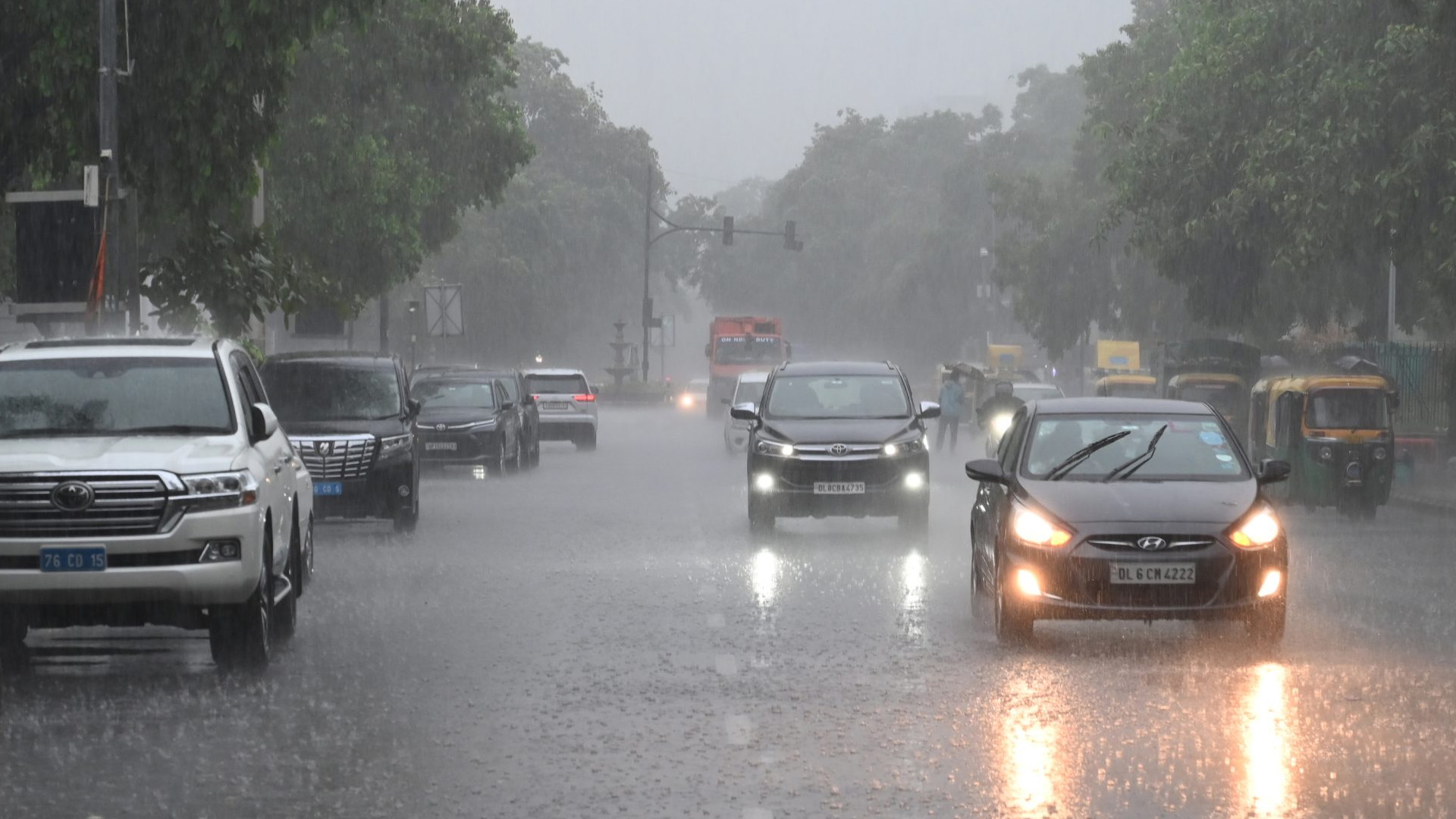 Rain in Delhi-NCR, AQI drops to ‘poor’