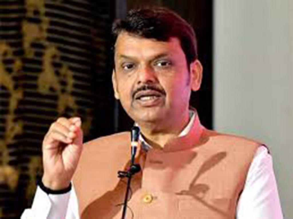 Maharashtra CM mourns loss of lives in Jalgaon train tragedy 