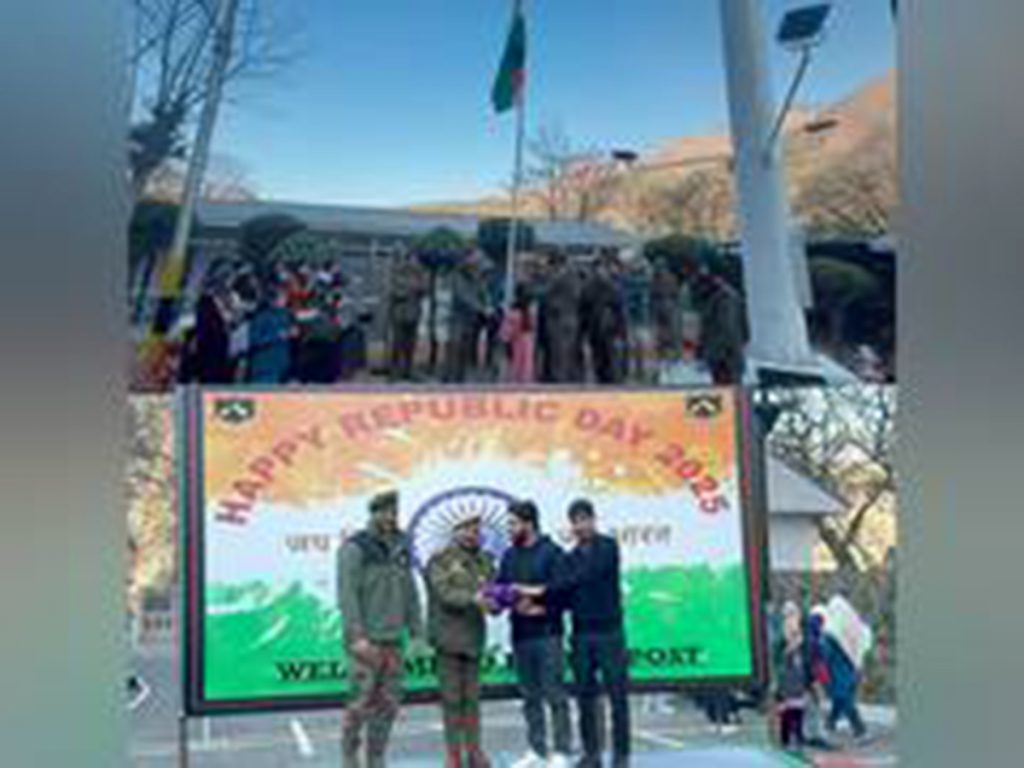Army celebrates Republic Day at Kaman Post, Uri with local villagers and students