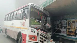 Jind: Two private buses collide due to poor visibility, over 10 passengers injured