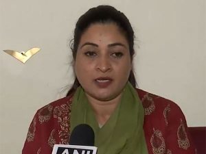 Congress candidate alleges Keijriwal for using taxpayers money for luxury items