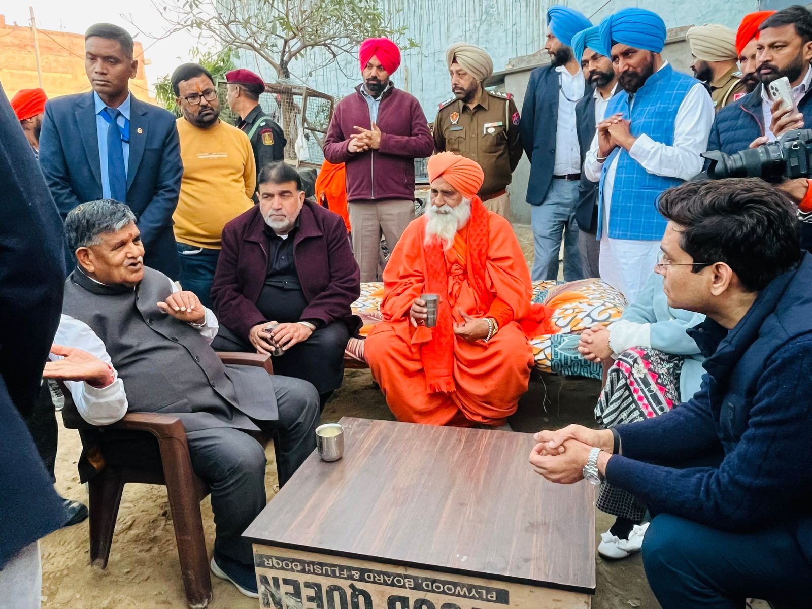 Governor, cabinet minister move to ground zero to rejuvenate Buddha Dariya