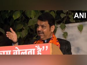  “If only Kejriwal had Delhi in his hands, people would not have been able to breathe”: Fadnavis