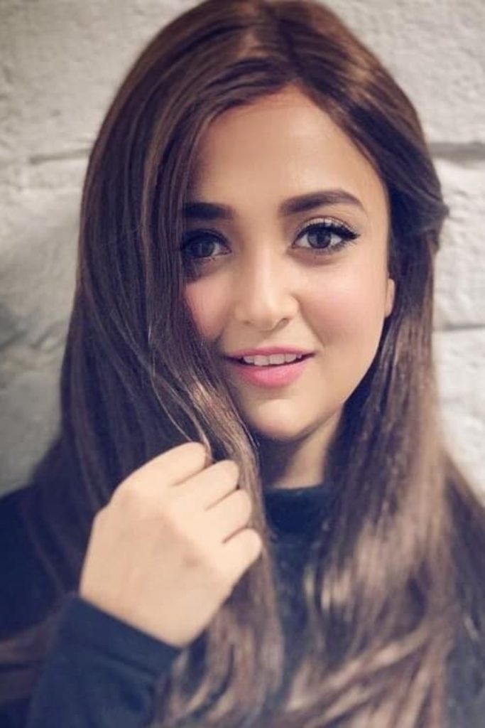 Monali Thakur is a renowned Bollywood playback singer, known for hits such as Sawar Loon, Zara Zara Touch Me, and Chham Chham.