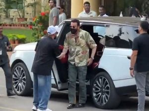 Sanjay Dutt visits Lilavati Hospital to enquire about Saif Ali Khan’s health 
