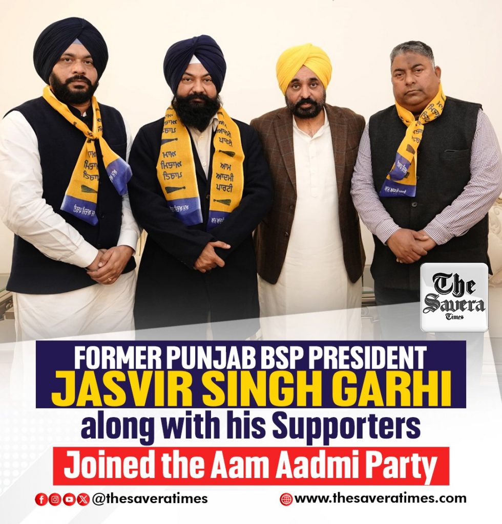 Former Punjab BSP chief Jasvir Singh Garhi along with other leaders