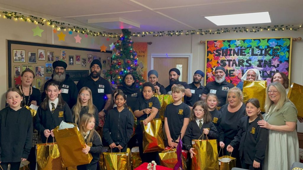 Gurdwara Baba Vadhbag Singh Ji Charitable Trust Spreads Holiday Joy with 2,000 Personalized Hampers for needy Families in Coventry