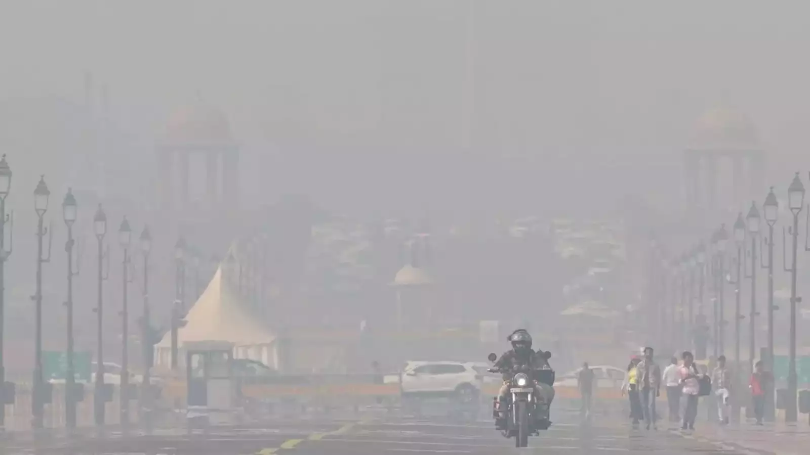 Delhi enveloped in thick fog as temperatures plunge; air quality deteriorates