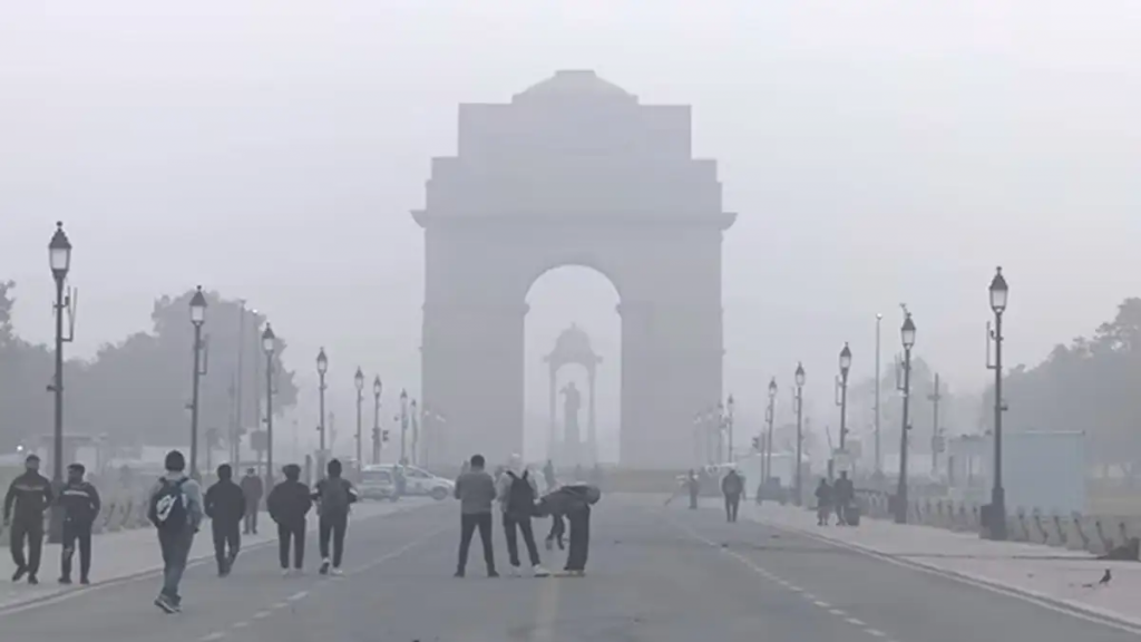 Delhi sees sharp drop in temperature, records 6.4 degrees Celsius