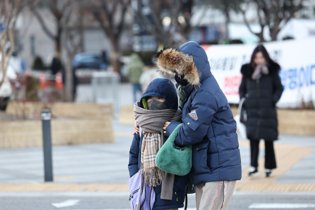 Cold wave grips South Korea as temperatures plunge below minus 10 degrees Celsius