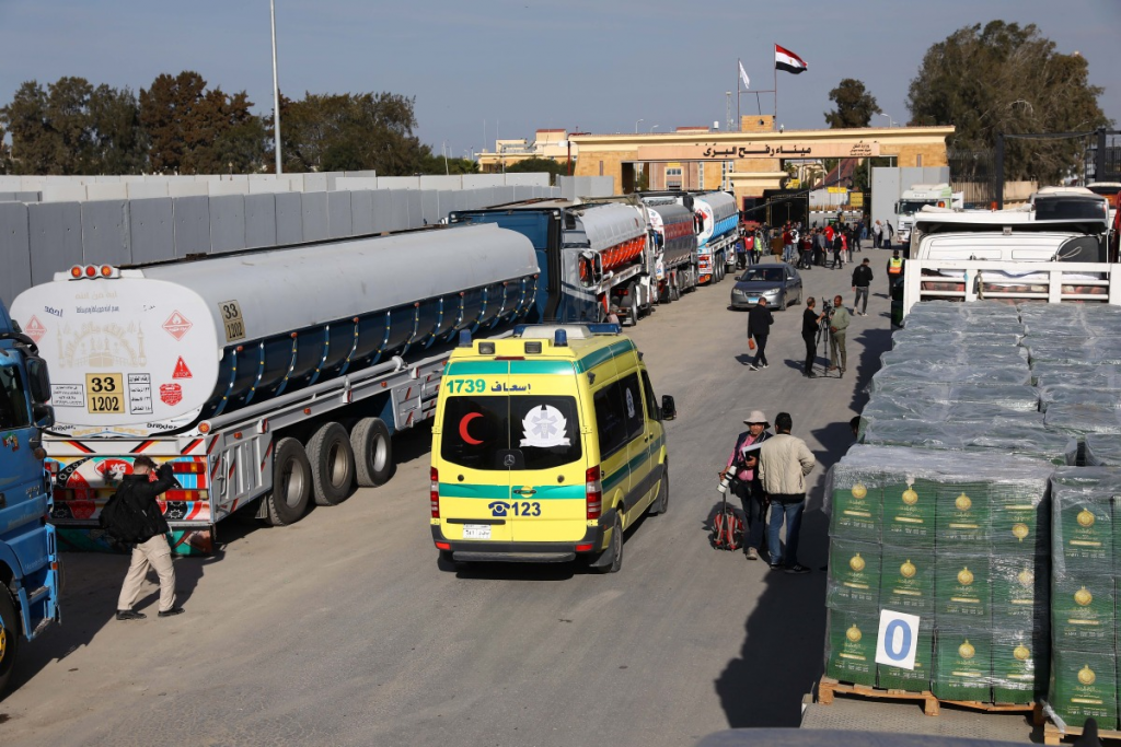 Egypt sends 310 more aid trucks to Gaza as truce holds