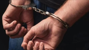 Delhi police seizes Rs1.5 Cr cash, liquor, arrests bootleggers