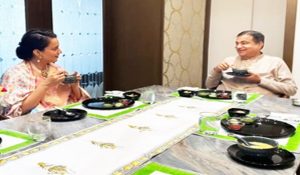 Kangana Ranaut enjoys Sunday breakfast with Nitin Gadkari