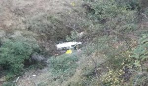 Pickup vehicle falls into 70 meter deep gorge in Shimla: One dead, another injured