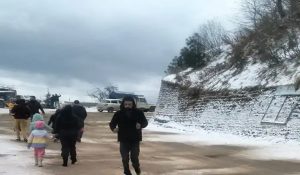 Fresh snowfall on Himachal’s high peaks: Road traffic blocked