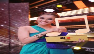 Shradha Mishra lifts the winner’s trophy of ‘Sa Re Ga Ma Pa!’