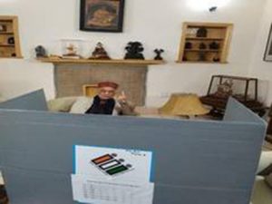 6,980 cast their votes under home voting facility ahead of Delhi polls: CEO