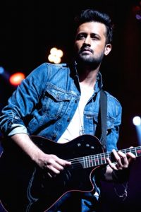 Atif Aslam sings ‘Dil Se Re’ in Dubai, fans wish for Shah Rukh Khan collaboration