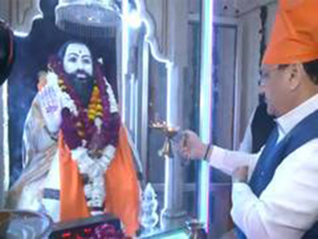 BJP President Nadda offers prayers at Delhi temple