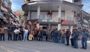 Celebration in Himachal on Delhi’s victory: BJP leaders distributing sweets