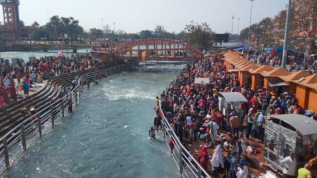 Uttarakhand: Devotees throng Har Ki Puari in Haridwar on Magh Purnima